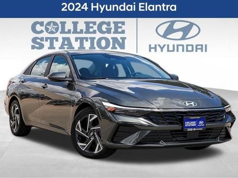 Used 2024 Hyundai Elantra SEL w/ Convenience Package image 1