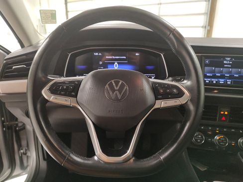 Used 2024 Volkswagen Jetta SE FWD image 5