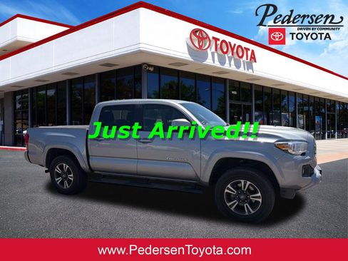 Used 2017 Toyota Tacoma TRD Sport AWD/4WD image 1