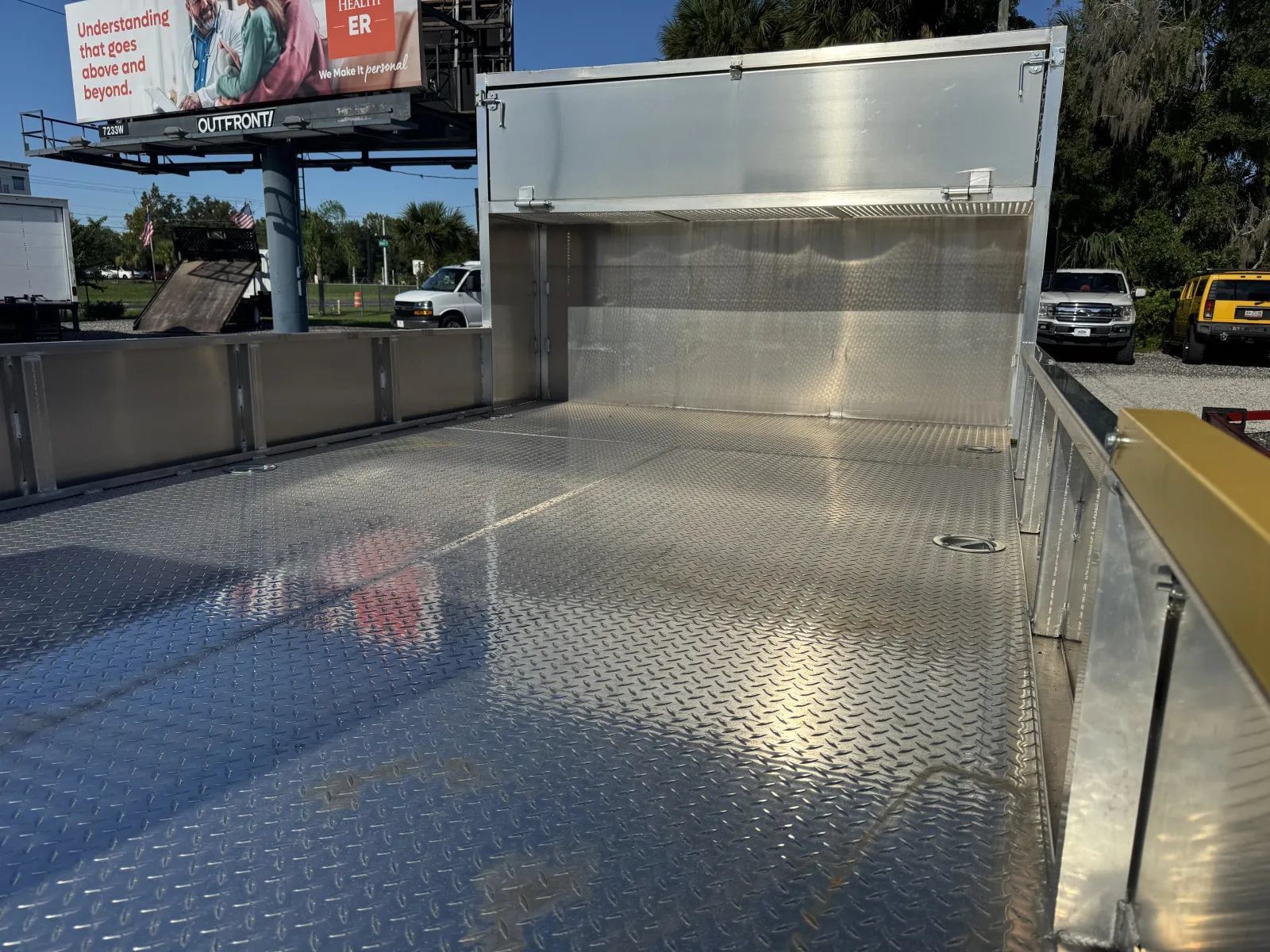 Used 2024 Isuzu NPR RWD image 8