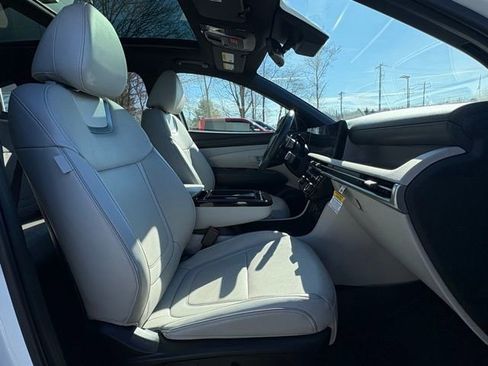 Used 2025 Hyundai Tucson Limited AWD/4WD image 39