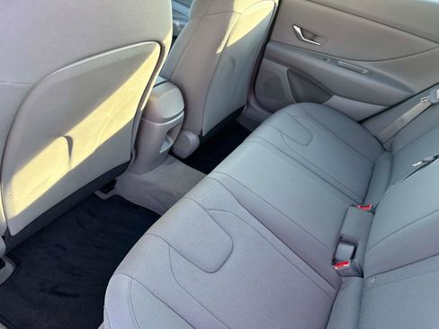 Used 2024 Hyundai Elantra SE image 14