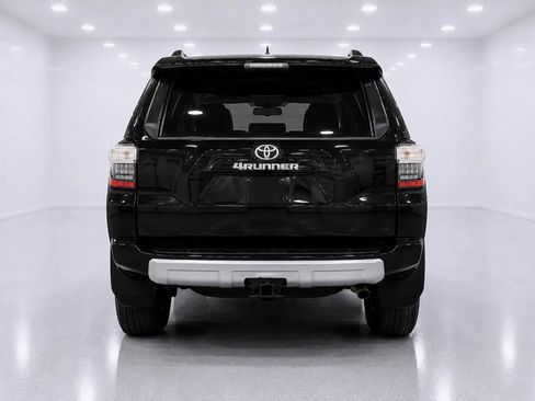 Used 2019 Toyota 4Runner TRD Off-Road Premium AWD/4WD image 4