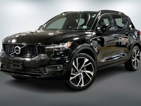 Used 2022 Volvo XC40 T5 R-Design image 3