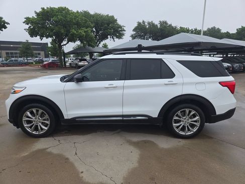 Used 2020 Ford Explorer XLT w/ Equipment Group 202A RWD image 2
