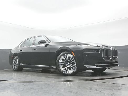 Used 2023 BMW i7 xDrive60 AWD/4WD image 30
