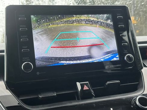 Used 2021 Toyota Corolla LE image 16