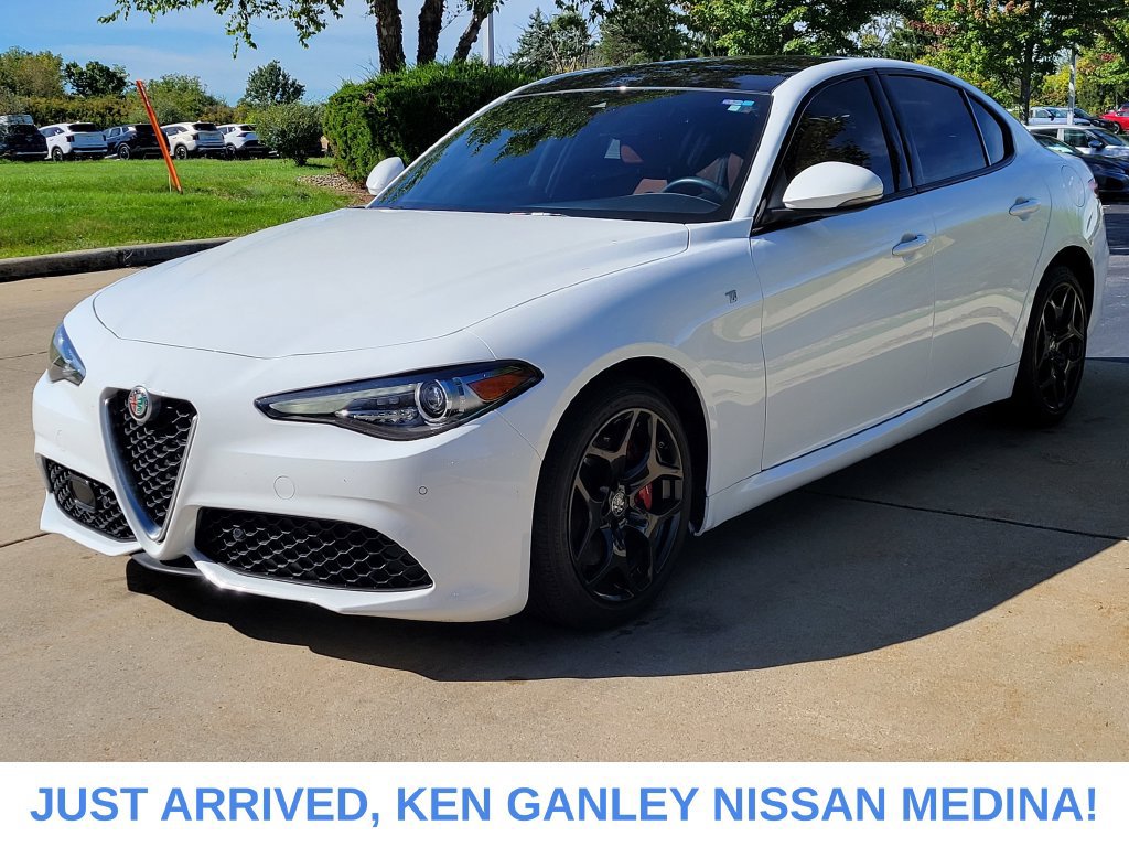 Used 2022 Alfa Romeo Giulia Ti AWD/4WD image 7