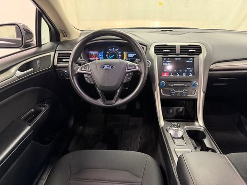 Used 2018 Ford Fusion SE w/ Fusion SE Technology Package FWD image 27