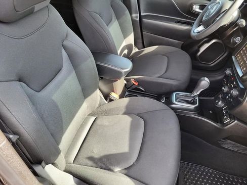 Used 2023 Jeep Renegade Latitude image 23