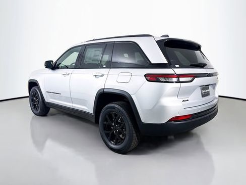 New 2025 Jeep Grand Cherokee Laredo image 5