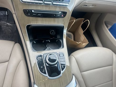 Used 2019 Mercedes-Benz GLC 350e 4MATIC w/ Premium Package image 12