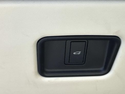 Used 2023 Land Rover Range Rover SE image 21