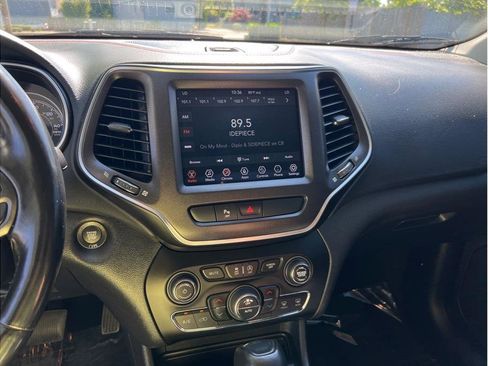 Used 2020 Jeep Cherokee Trailhawk w/ Cold Weather Group image 10