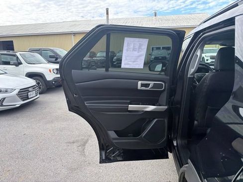 Used 2023 Ford Explorer XLT w/ Equipment Group 202A AWD/4WD image 41