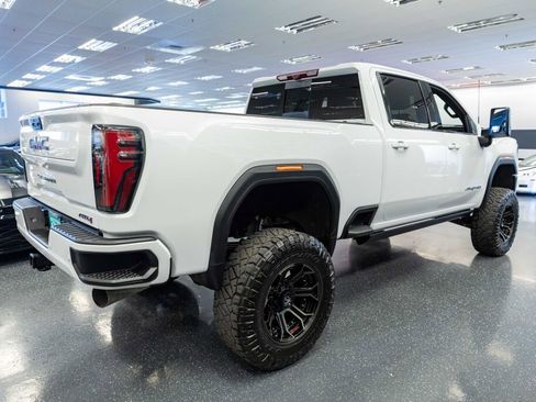 Used 2024 GMC Sierra 2500 AT4 w/ Technology Package image 5