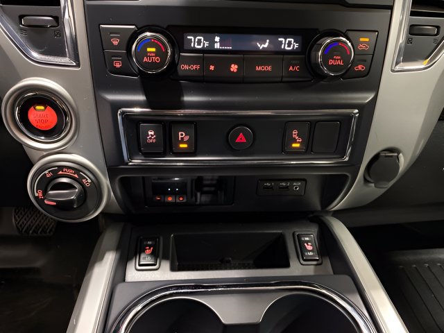 Used 2019 Nissan Titan SV w/ SV Convenience Package AWD/4WD image 19