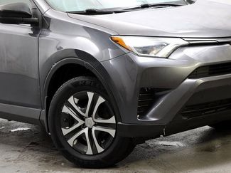 Used 2017 Toyota RAV4 LE video 3