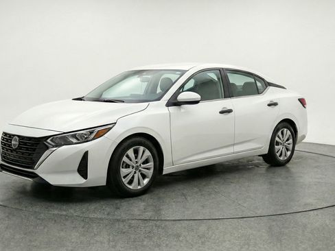 Used 2025 Nissan Sentra S image 3