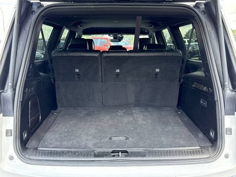 Used 2024 Jeep Wagoneer L Series II RWD image 18