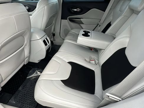 Used 2020 Jeep Cherokee Latitude Plus w/ Cold Weather Group image 24