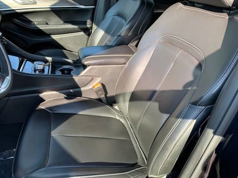 Used 2024 Jeep Grand Cherokee Limited w/ Black Appearance Package image 15