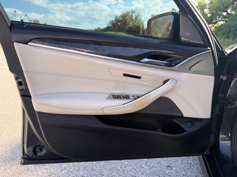 Used 2018 BMW 530i w/ M Sport Package image 10