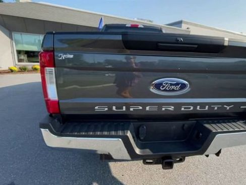 Used 2017 Ford F250 XL w/ Power Equipment Group AWD/4WD image 3