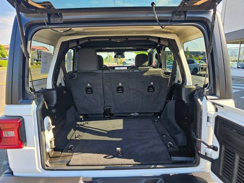 Used 2025 Jeep Wrangler Unlimited Rubicon AWD/4WD image 14