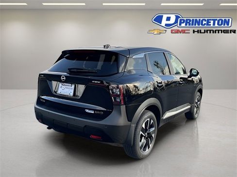 Used 2025 Nissan Kicks SV image 7