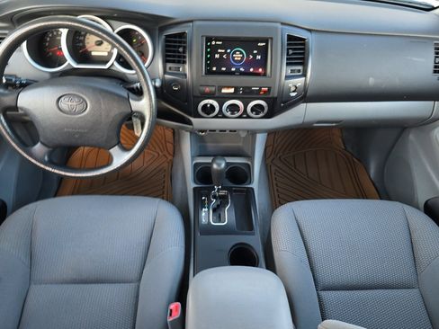 Used 2011 Toyota Tacoma PreRunner image 10