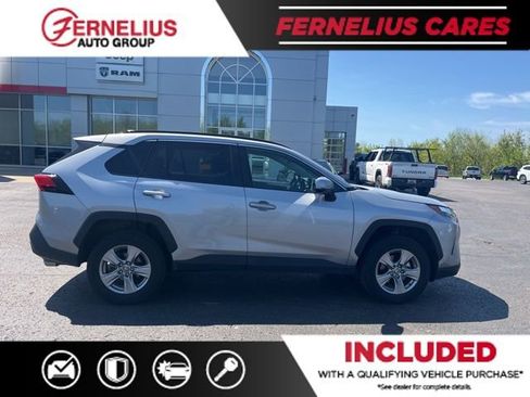 Used 2025 Toyota RAV4 XLE AWD/4WD image 5