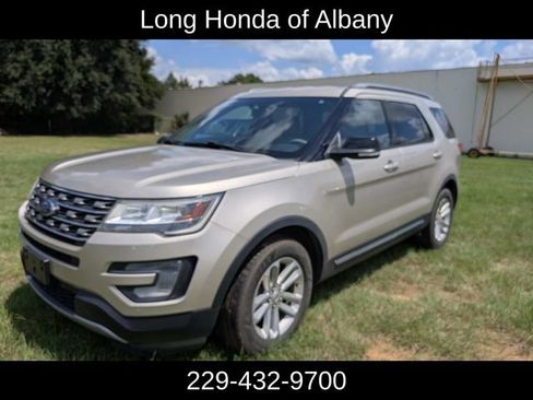 Used 2017 Ford Explorer XLT w/ Equipment Group 202A FWD image 1