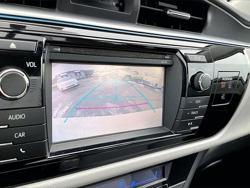 Used 2015 Toyota Corolla LE image 21