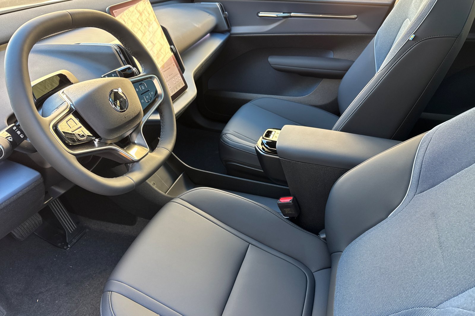 New 2026 Volvo EX30 Cross Country Ultra w/ Protection Package Premier AWD/4WD image 9