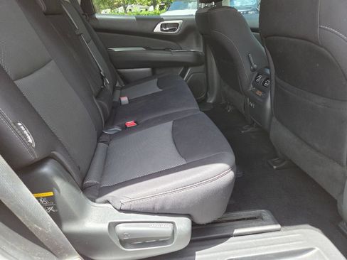 Used 2019 Nissan Pathfinder SV FWD image 18