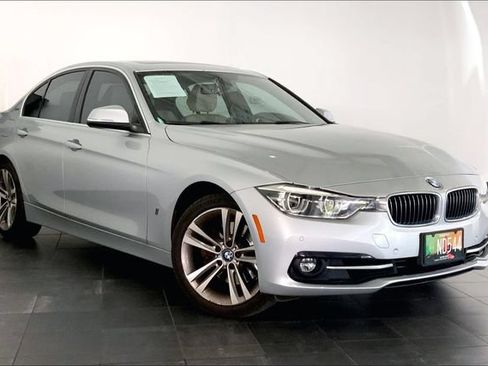 Used 2018 BMW 330e w/ Convenience Package RWD image 2