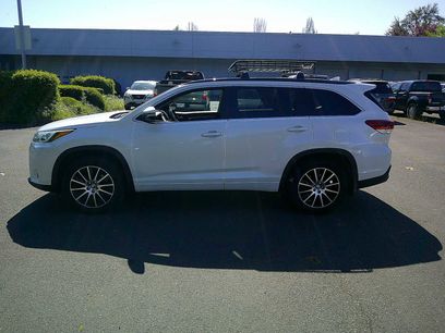 Used 2018 Toyota Highlander SE