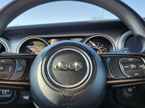 Used 2020 Jeep Wrangler Unlimited Sport image 24