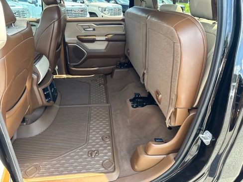 Used 2019 RAM 1500 Laramie AWD/4WD image 7