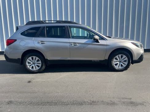 Used 2019 Subaru Outback 2.5i Premium w/ Popular Package #2 AWD/4WD image 7