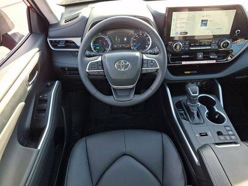 New 2026 Toyota Highlander XLE image 9