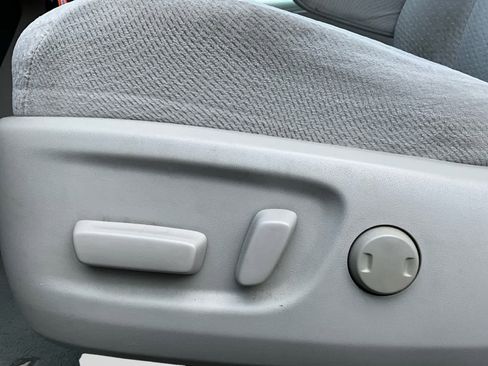 Used 2012 Toyota Sienna LE FWD image 18