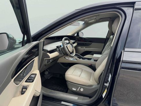 Used 2024 Lincoln Nautilus Premier AWD/4WD image 17