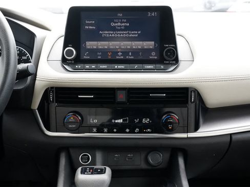 Used 2021 Nissan Rogue SV image 13