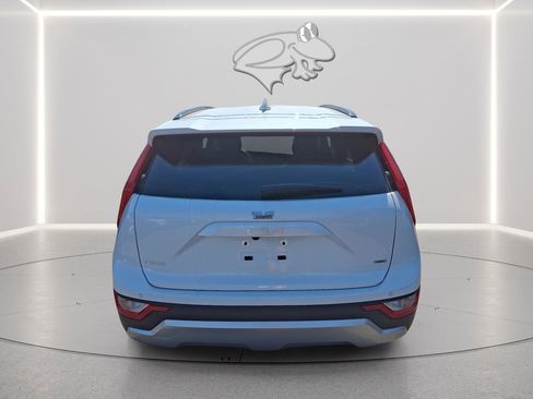 Used 2025 Kia Niro EX image 4