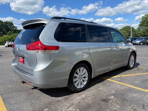 Used 2013 Toyota Sienna XLE AWD/4WD image 6
