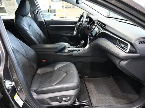 Used 2018 Toyota Camry XLE w/ Driver Assist Package FWD image 10