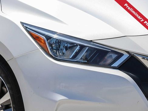 Used 2020 Nissan Versa SV FWD image 4