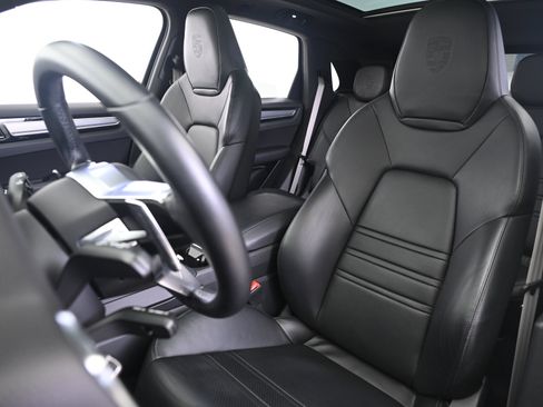 Certified 2023 Porsche Cayenne Platinum Edition AWD/4WD image 30